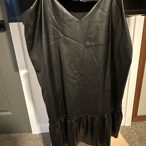 EUC: Express Women’s Size XL Cami Faux Leather Black Dress! - Picture 2 of 4